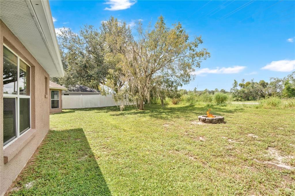 合同活跃: $395,000 (4 贝兹, 2 浴室, 2397 平方英尺)