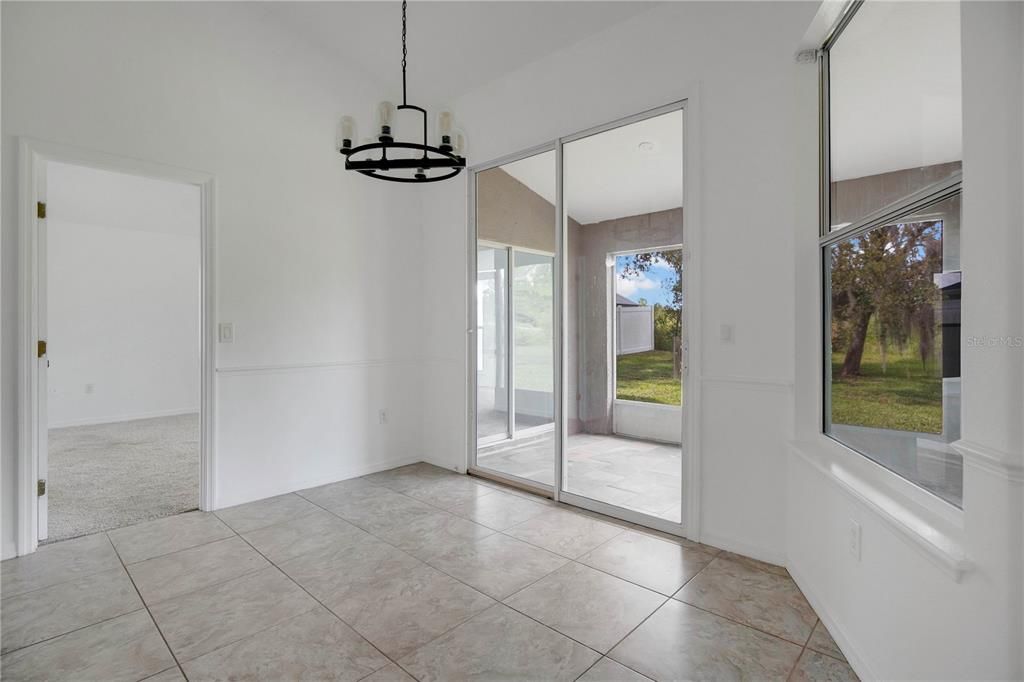 合同活跃: $395,000 (4 贝兹, 2 浴室, 2397 平方英尺)