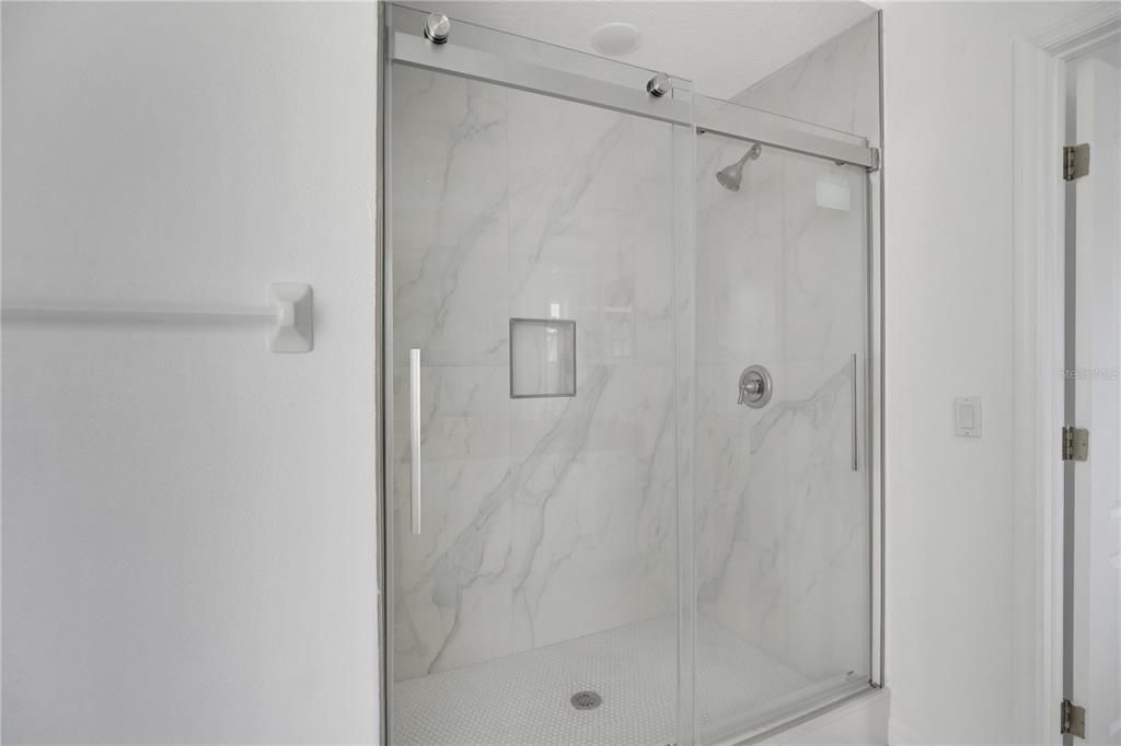 合同活跃: $395,000 (4 贝兹, 2 浴室, 2397 平方英尺)