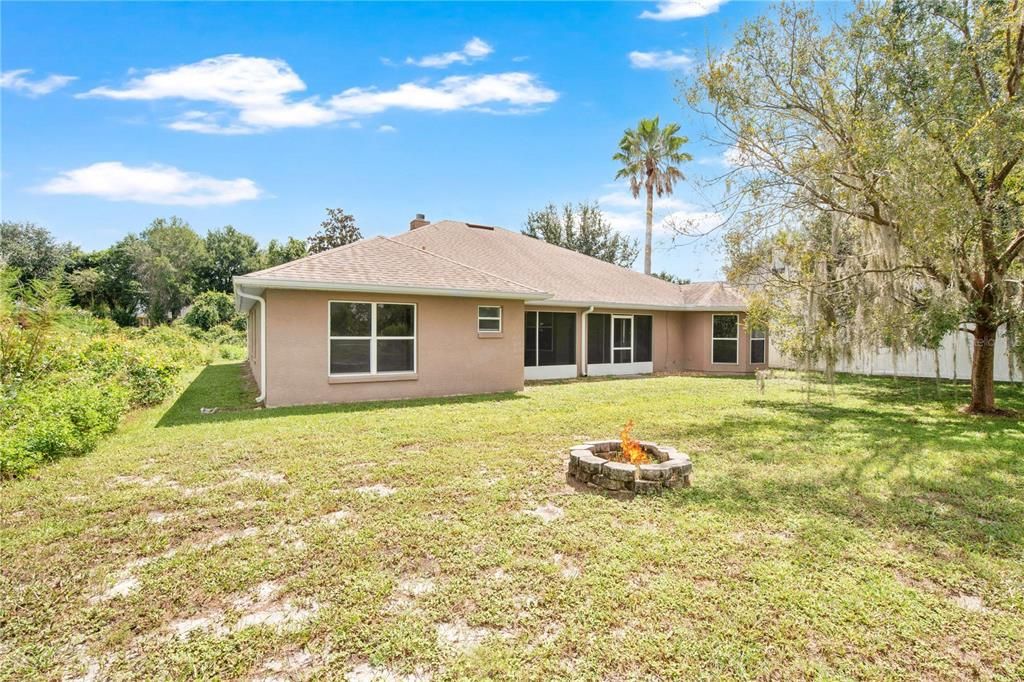 合同活跃: $395,000 (4 贝兹, 2 浴室, 2397 平方英尺)