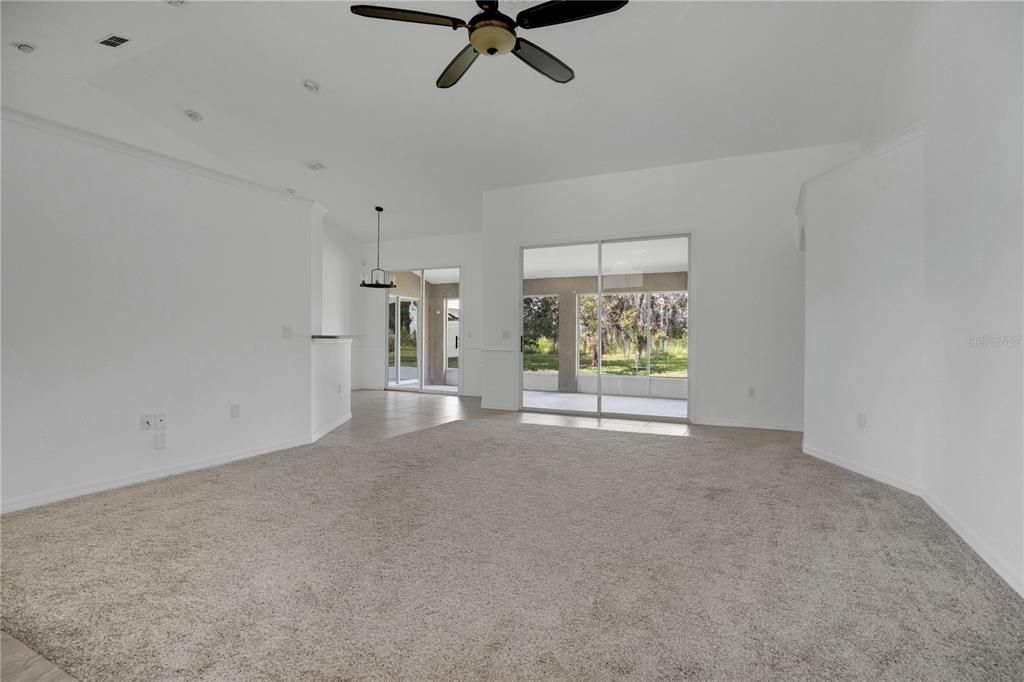 合同活跃: $395,000 (4 贝兹, 2 浴室, 2397 平方英尺)