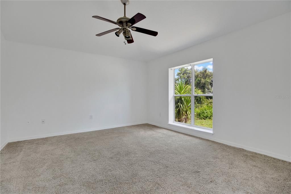 合同活跃: $395,000 (4 贝兹, 2 浴室, 2397 平方英尺)