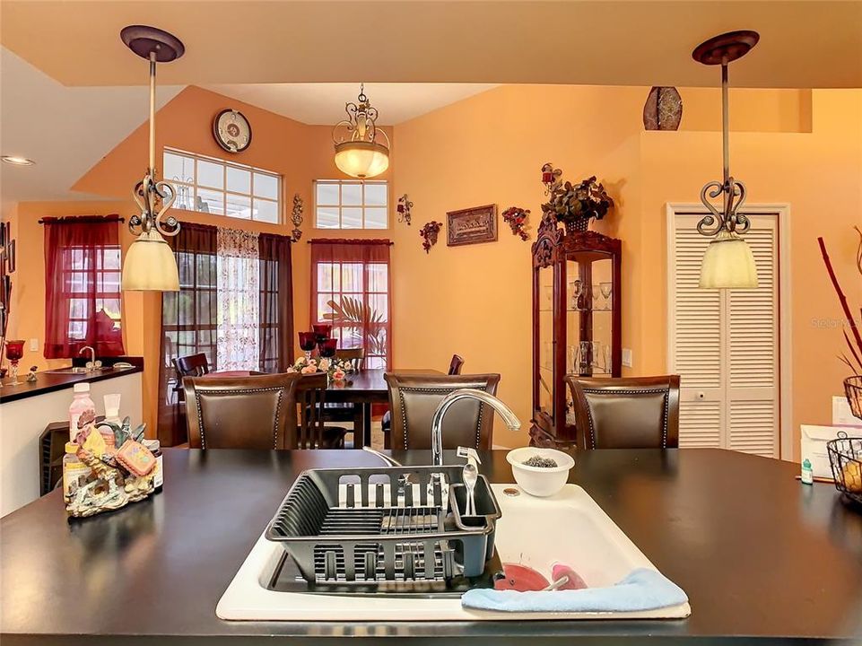 待售: $850,000 (4 贝兹, 3 浴室, 4641 平方英尺)