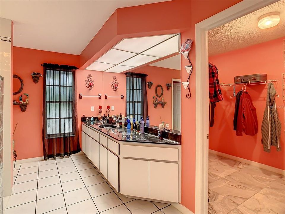 待售: $850,000 (4 贝兹, 3 浴室, 4641 平方英尺)