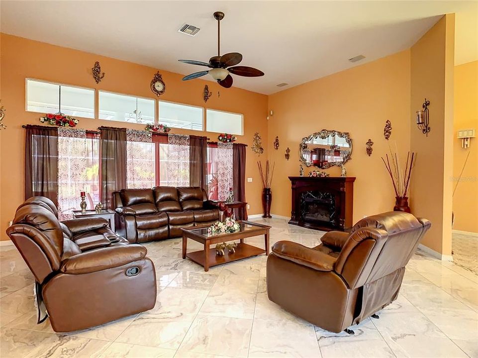 待售: $850,000 (4 贝兹, 3 浴室, 4641 平方英尺)