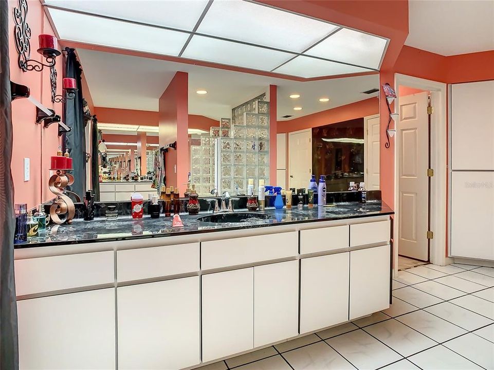 待售: $850,000 (4 贝兹, 3 浴室, 4641 平方英尺)