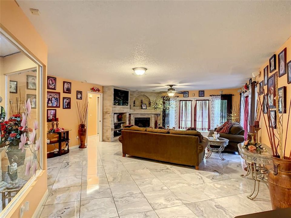 待售: $850,000 (4 贝兹, 3 浴室, 4641 平方英尺)