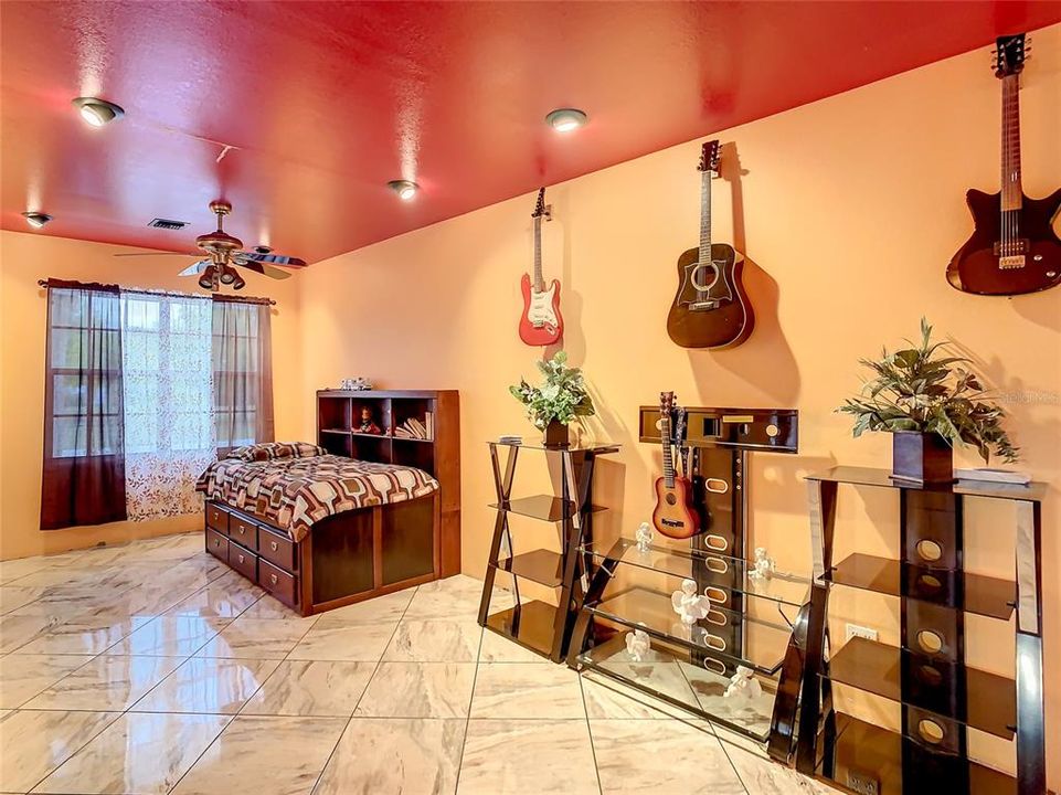 待售: $850,000 (4 贝兹, 3 浴室, 4641 平方英尺)