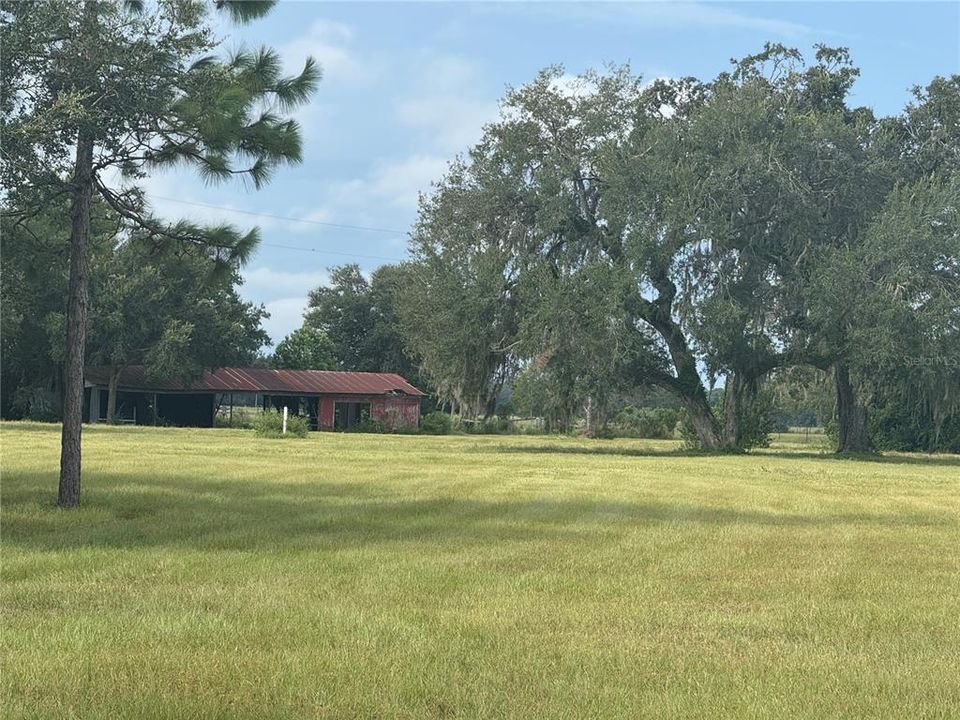 En Venta: $400,000 (5.64 acres)