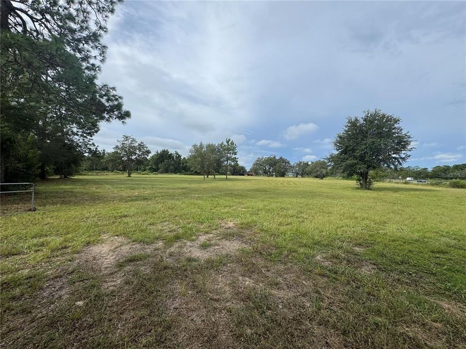 En Venta: $400,000 (5.64 acres)