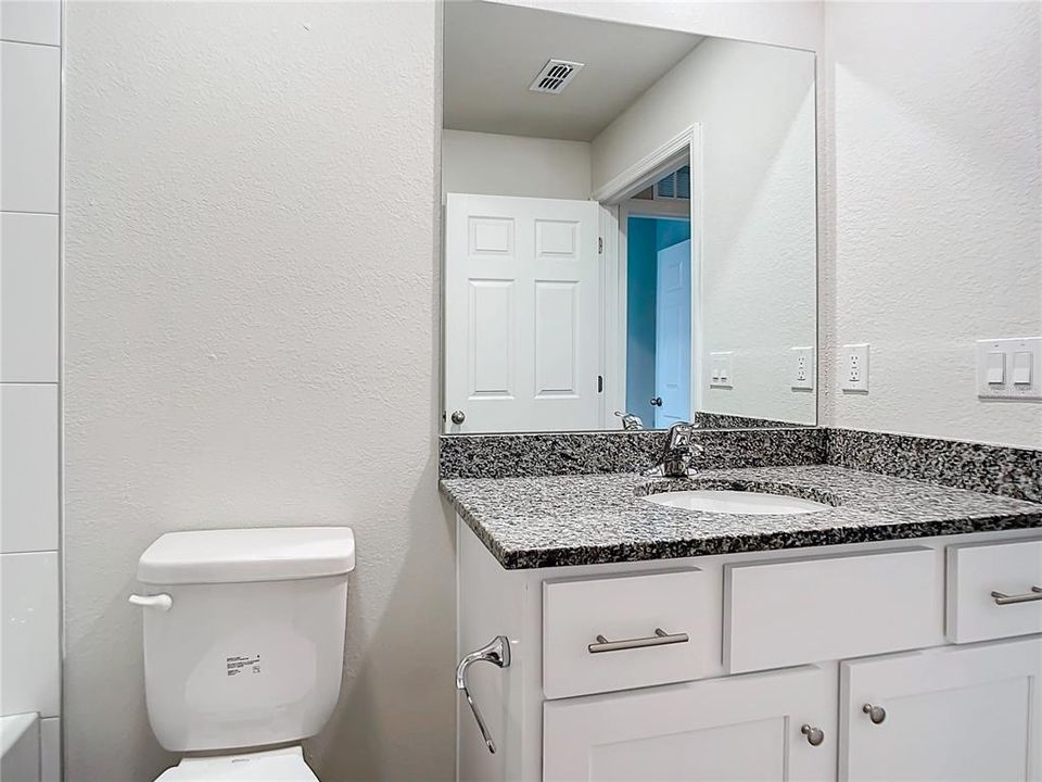 合同活跃: $422,400 (4 贝兹, 0 浴室, 2104 平方英尺)