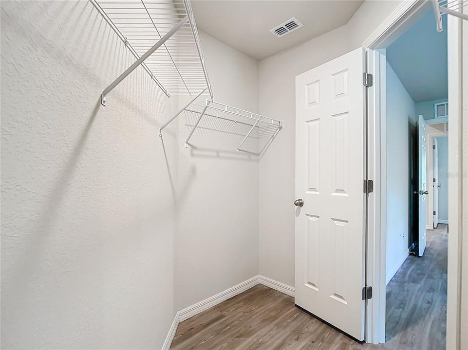 合同活跃: $422,400 (4 贝兹, 0 浴室, 2104 平方英尺)