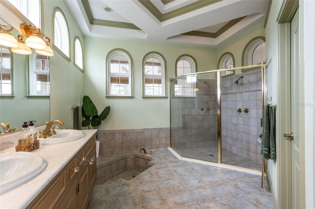 待售: $2,000,000 (3 贝兹, 3 浴室, 3476 平方英尺)