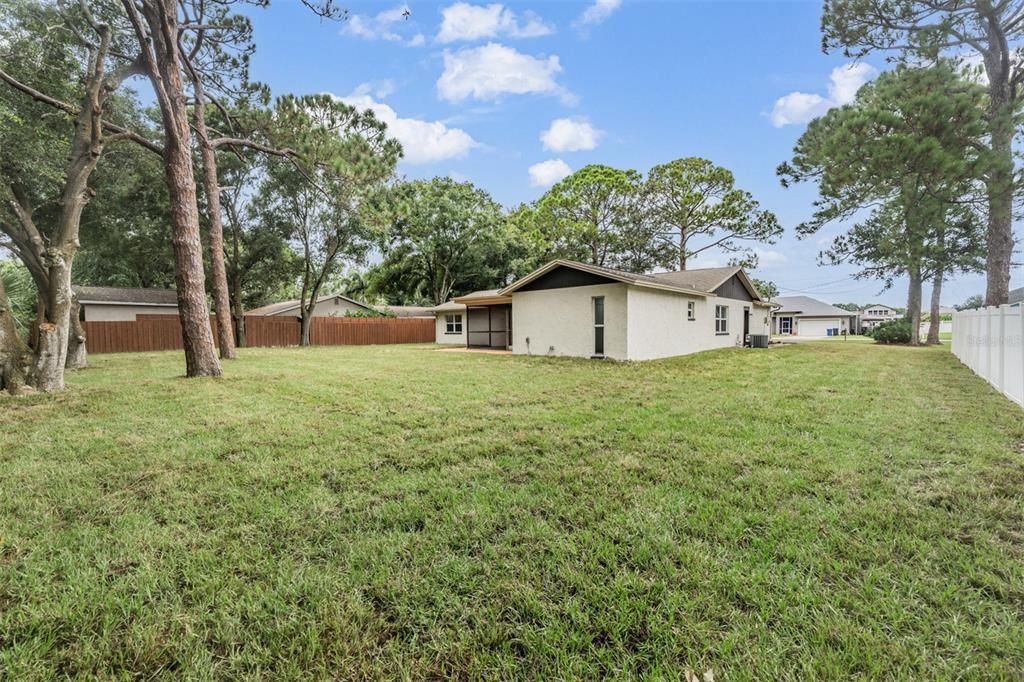 Под контрактом: $549,900 (3 спален, 2 ванн, 1712 Квадратных фут)