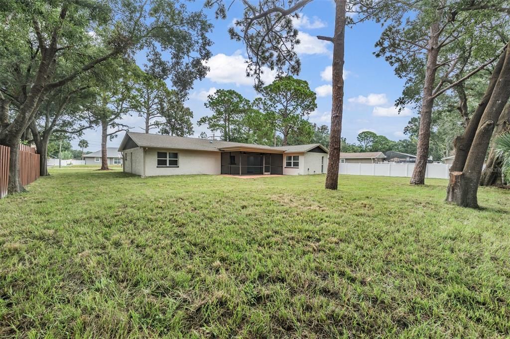 Под контрактом: $549,900 (3 спален, 2 ванн, 1712 Квадратных фут)