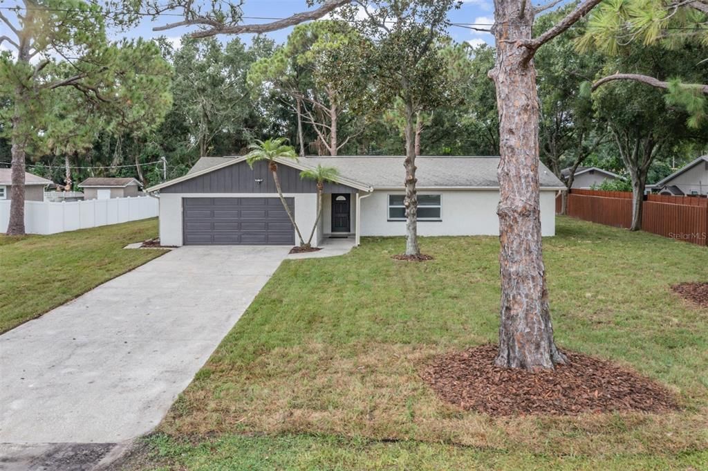 Под контрактом: $549,900 (3 спален, 2 ванн, 1712 Квадратных фут)