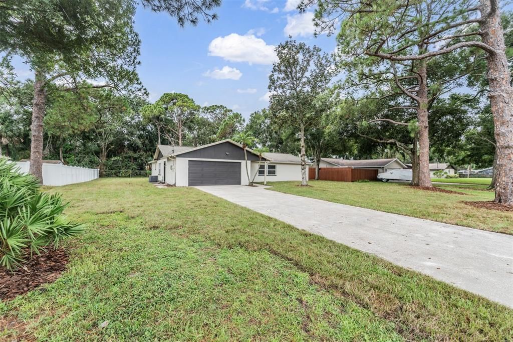 Под контрактом: $549,900 (3 спален, 2 ванн, 1712 Квадратных фут)