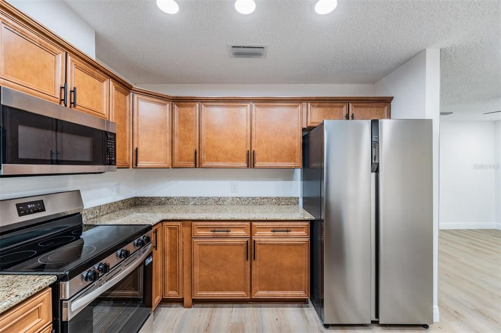 Под контрактом: $549,900 (3 спален, 2 ванн, 1712 Квадратных фут)