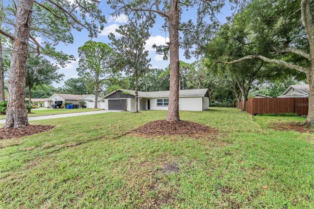 Под контрактом: $549,900 (3 спален, 2 ванн, 1712 Квадратных фут)