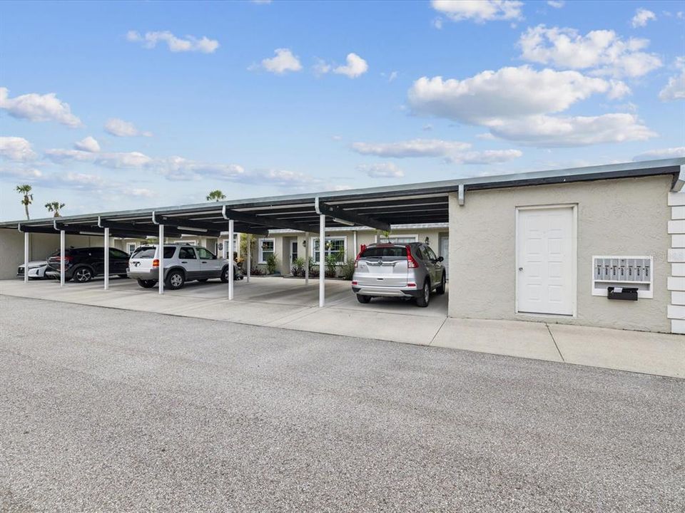 For Sale: $182,000 (2 beds, 2 baths, 923 Square Feet)