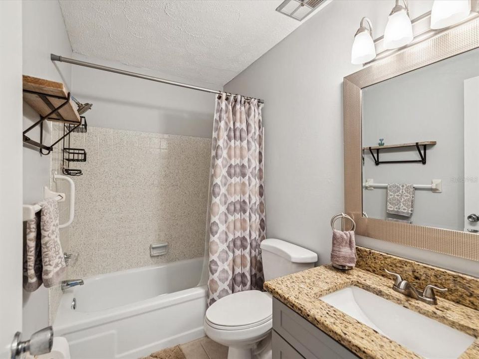 For Sale: $182,000 (2 beds, 2 baths, 923 Square Feet)