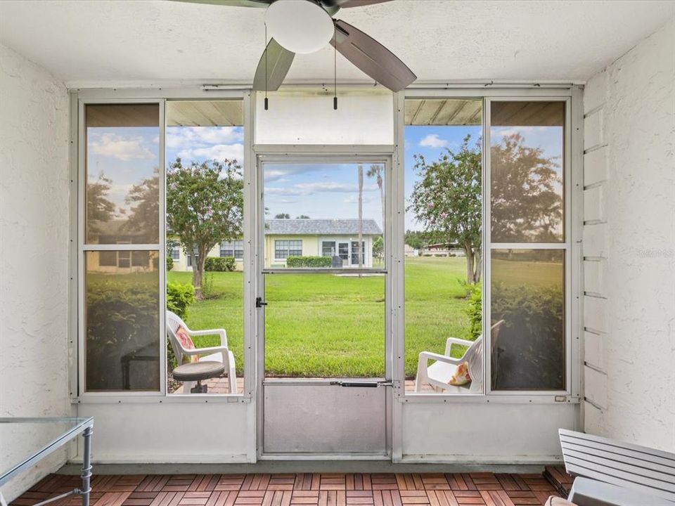 For Sale: $182,000 (2 beds, 2 baths, 923 Square Feet)