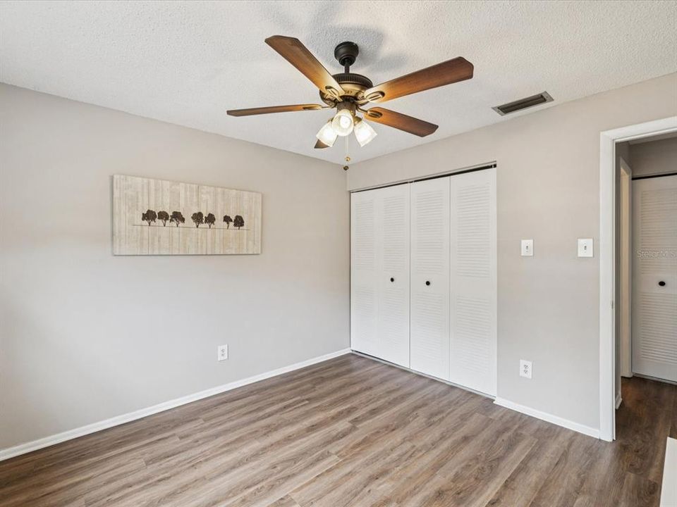 For Sale: $182,000 (2 beds, 2 baths, 923 Square Feet)
