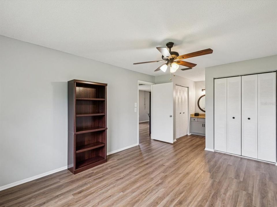 For Sale: $182,000 (2 beds, 2 baths, 923 Square Feet)