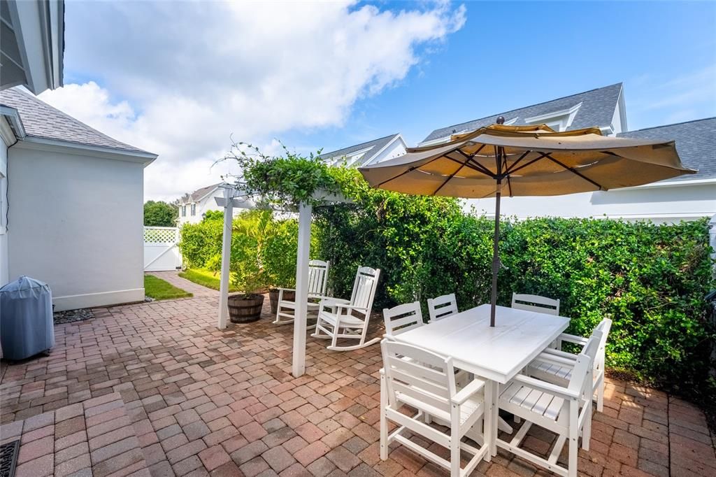 Activo con contrato: $699,000 (3 camas, 2 baños, 1644 Pies cuadrados)