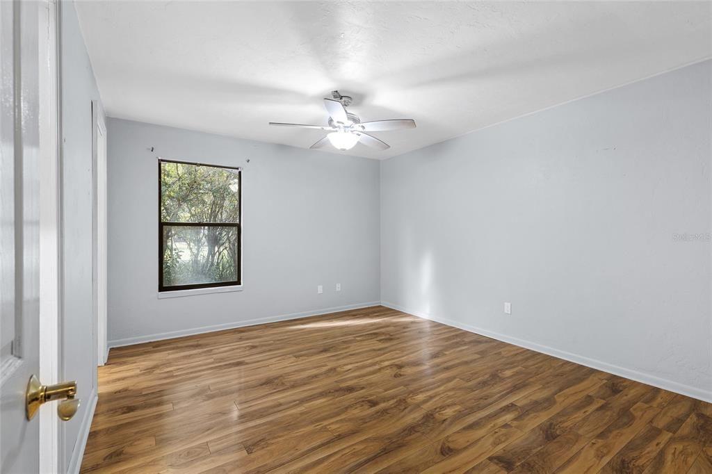 Под контрактом: $240,000 (3 спален, 2 ванн, 1359 Квадратных фут)