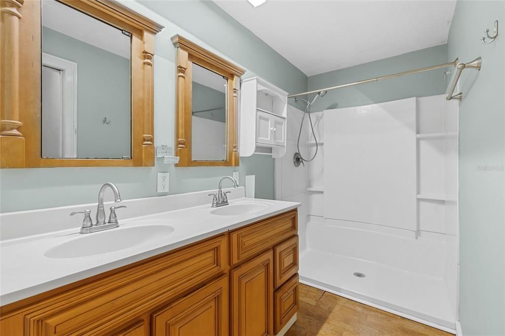 Под контрактом: $240,000 (3 спален, 2 ванн, 1359 Квадратных фут)