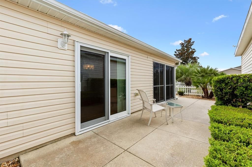 合同活跃: $279,900 (2 贝兹, 2 浴室, 1188 平方英尺)