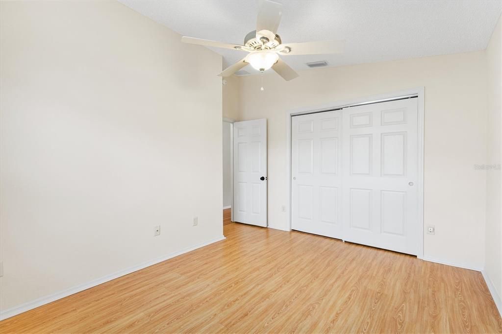 合同活跃: $279,900 (2 贝兹, 2 浴室, 1188 平方英尺)