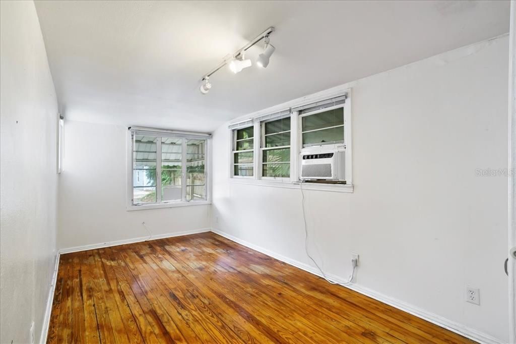 Под контрактом: $449,000 (5 спален, 0 ванн, 3015 Квадратных фут)