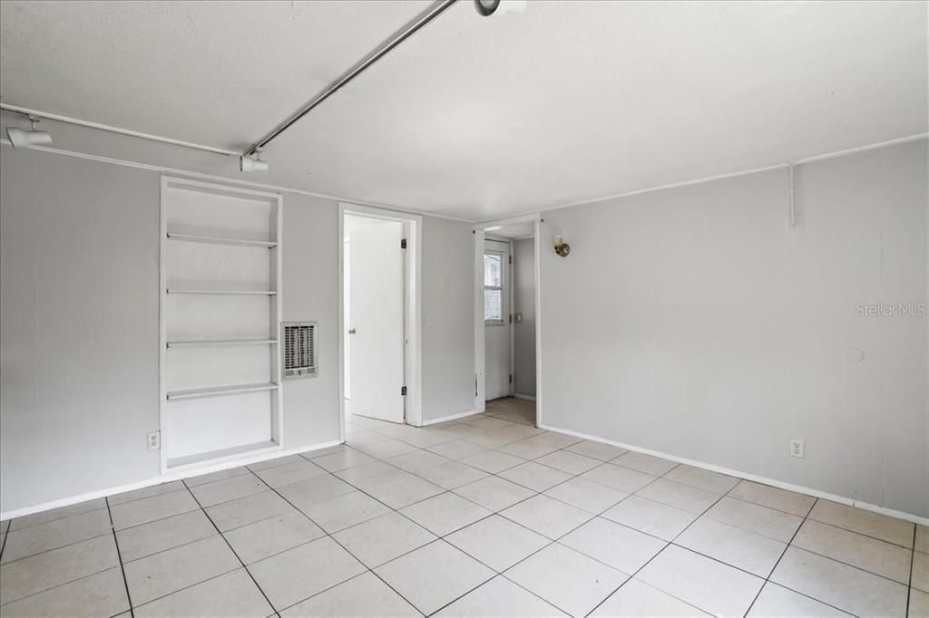 Под контрактом: $449,000 (5 спален, 0 ванн, 3015 Квадратных фут)