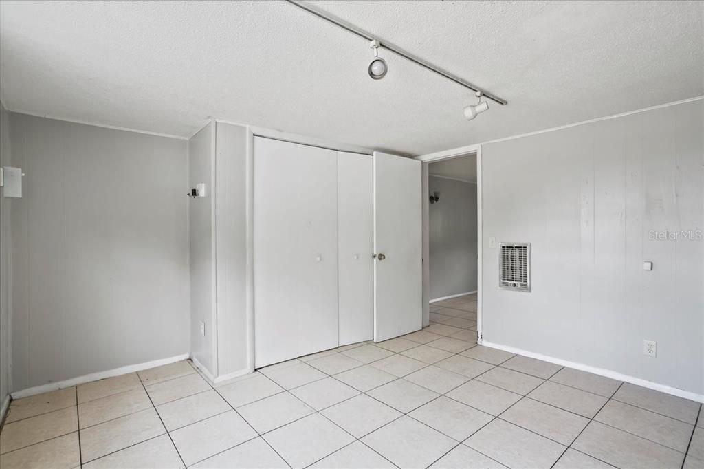 Под контрактом: $449,000 (5 спален, 0 ванн, 3015 Квадратных фут)