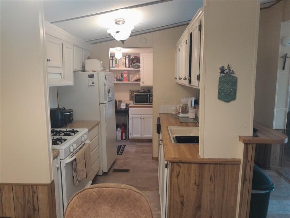 For Sale: $170,000 (3 beds, 2 baths, 960 Square Feet)
