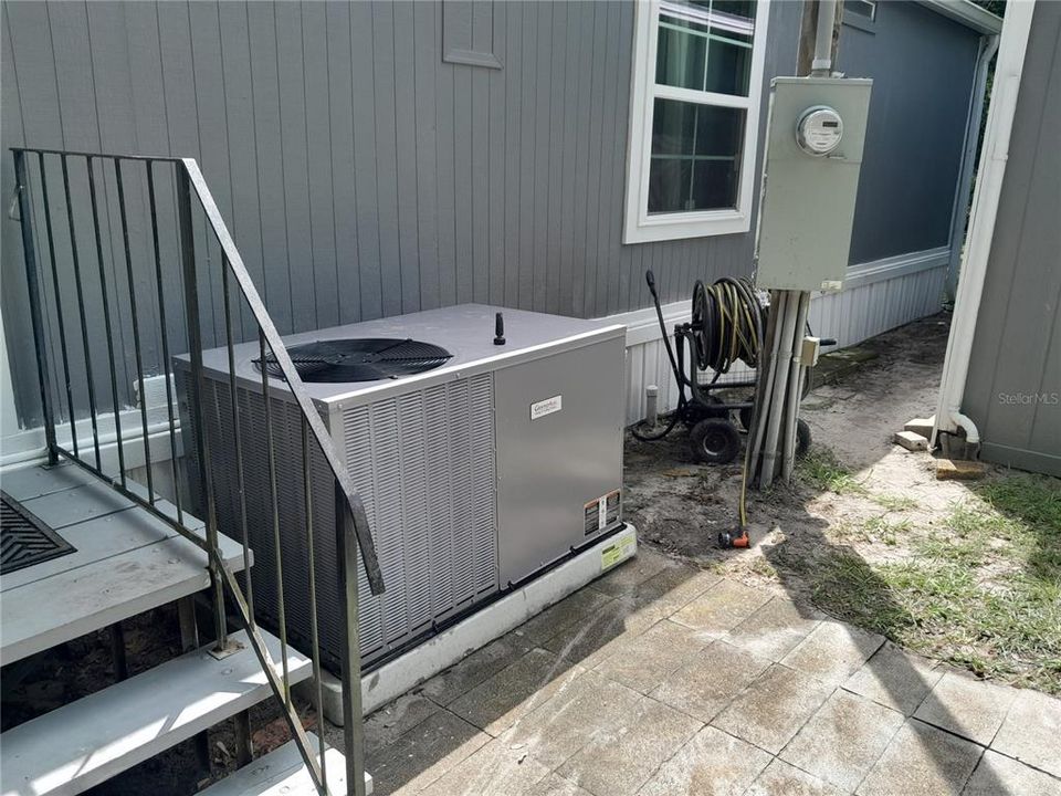 For Sale: $170,000 (3 beds, 2 baths, 960 Square Feet)