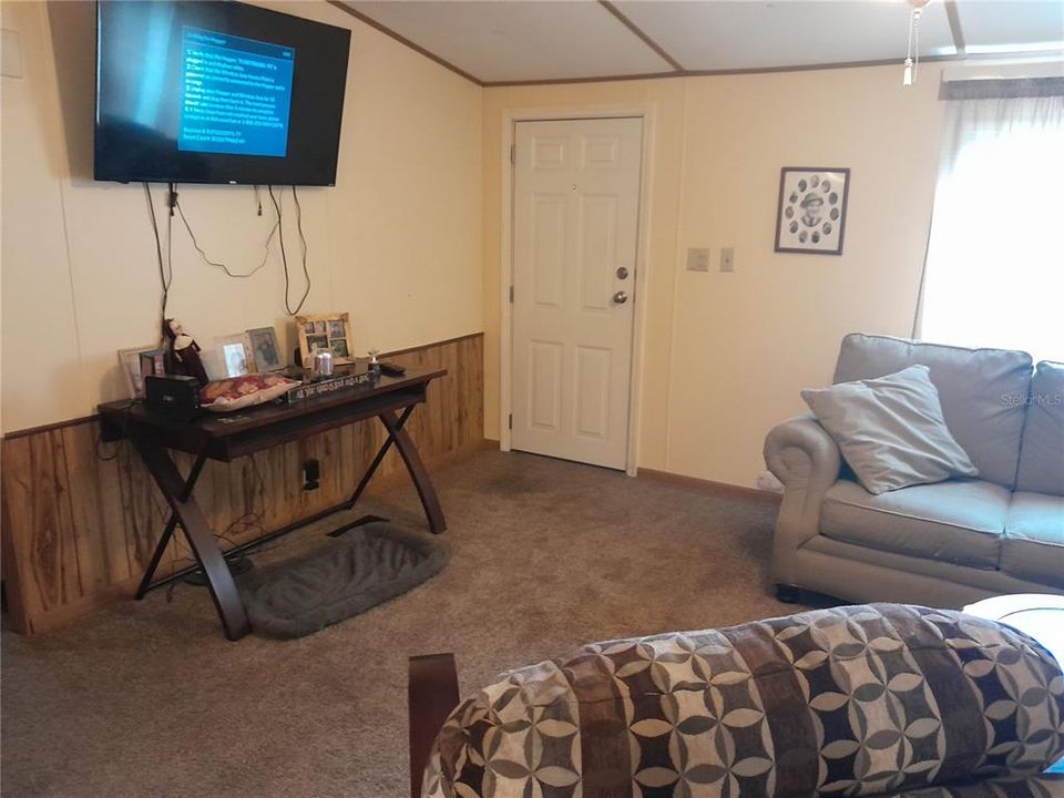 For Sale: $170,000 (3 beds, 2 baths, 960 Square Feet)