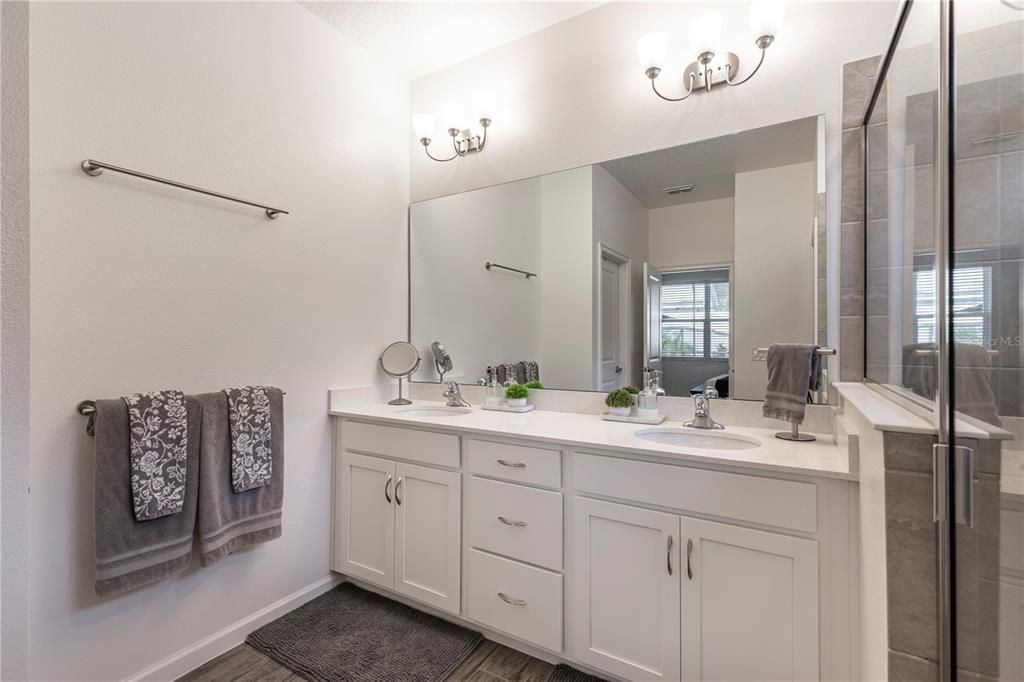 合同活跃: $499,000 (4 贝兹, 3 浴室, 1779 平方英尺)