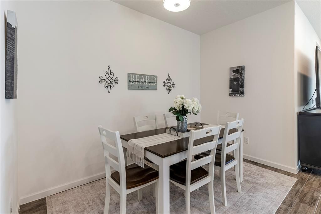 合同活跃: $499,000 (4 贝兹, 3 浴室, 1779 平方英尺)