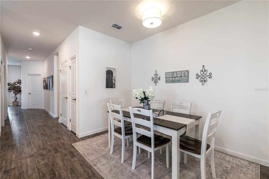 合同活跃: $499,000 (4 贝兹, 3 浴室, 1779 平方英尺)