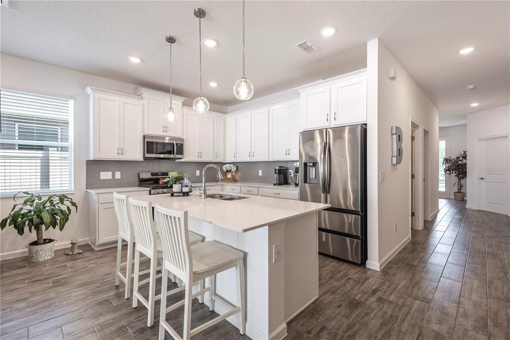 合同活跃: $499,000 (4 贝兹, 3 浴室, 1779 平方英尺)