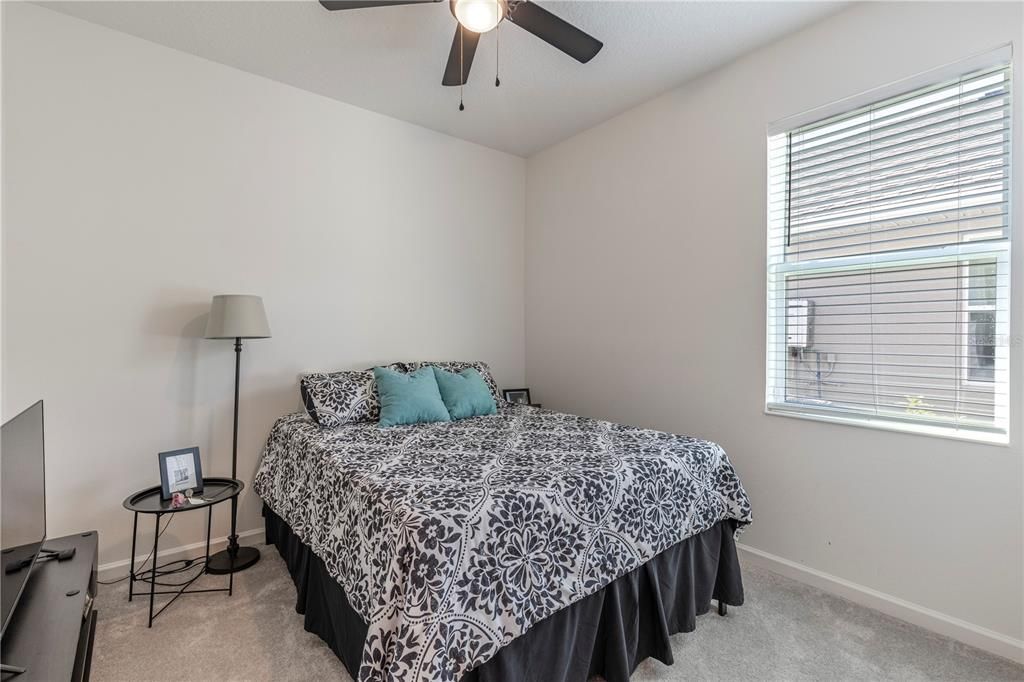 合同活跃: $499,000 (4 贝兹, 3 浴室, 1779 平方英尺)