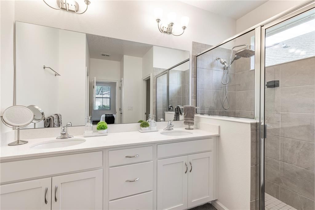 合同活跃: $499,000 (4 贝兹, 3 浴室, 1779 平方英尺)