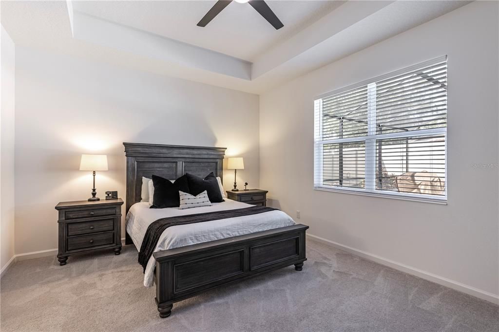 合同活跃: $499,000 (4 贝兹, 3 浴室, 1779 平方英尺)