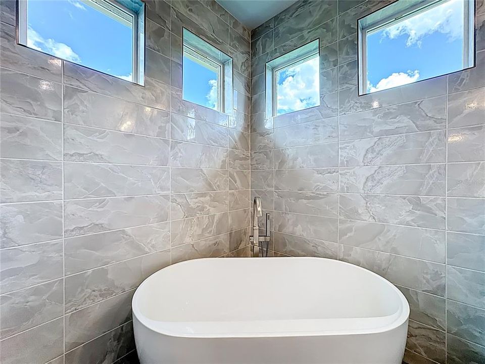 待售: $700,000 (4 贝兹, 3 浴室, 2927 平方英尺)