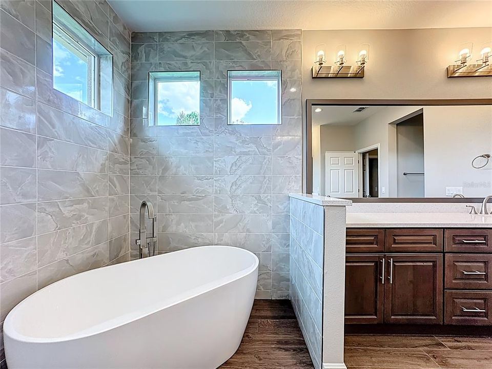 待售: $700,000 (4 贝兹, 3 浴室, 2927 平方英尺)