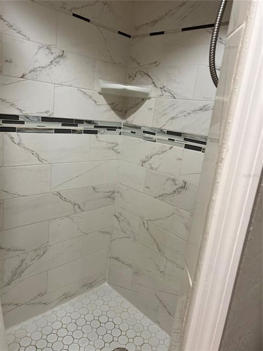 Activo con contrato: $1,800 (3 camas, 2 baños, 1702 Pies cuadrados)