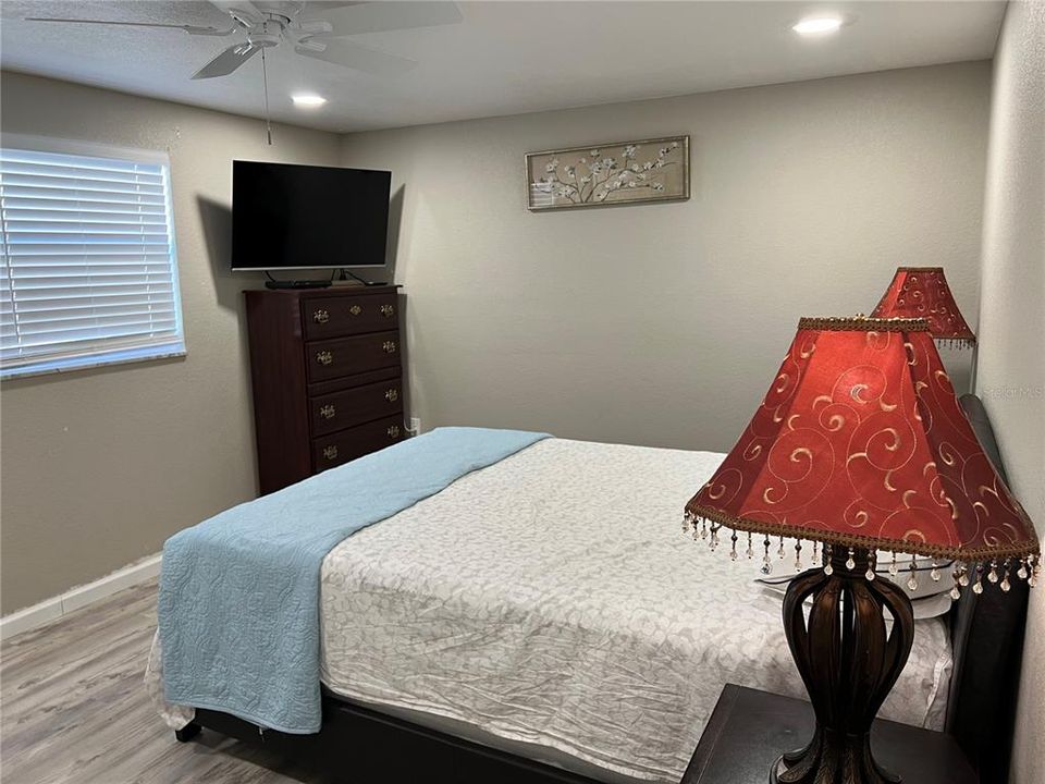 Activo con contrato: $1,800 (3 camas, 2 baños, 1702 Pies cuadrados)